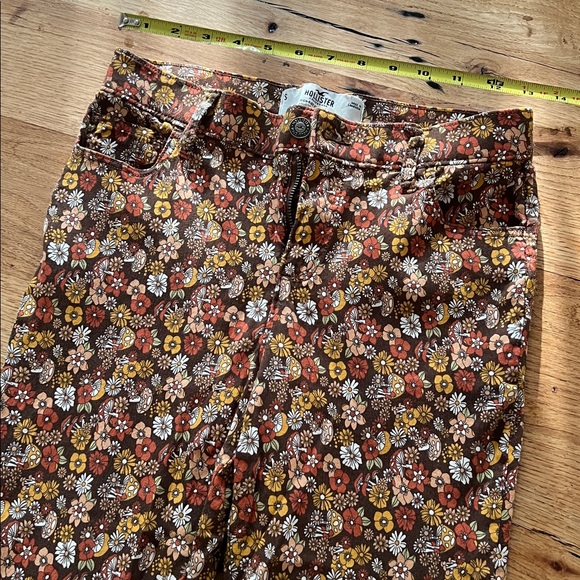 HOLLISTER 70s Vintage Inspired Mushroom & Floral High Waisted Flare Pants, Small - Picture 4 of 8